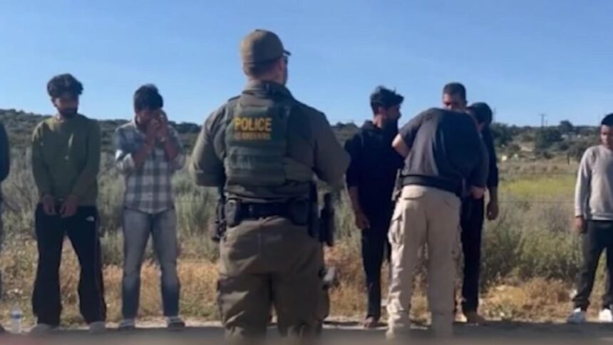 14 români arestați în SUA riscă să fie deportați pentru pătrundere ilegală pe teritoriul american 1 14 romani arestati in sua risca deportarea au intrat ilegal in tara 68b41447641c0