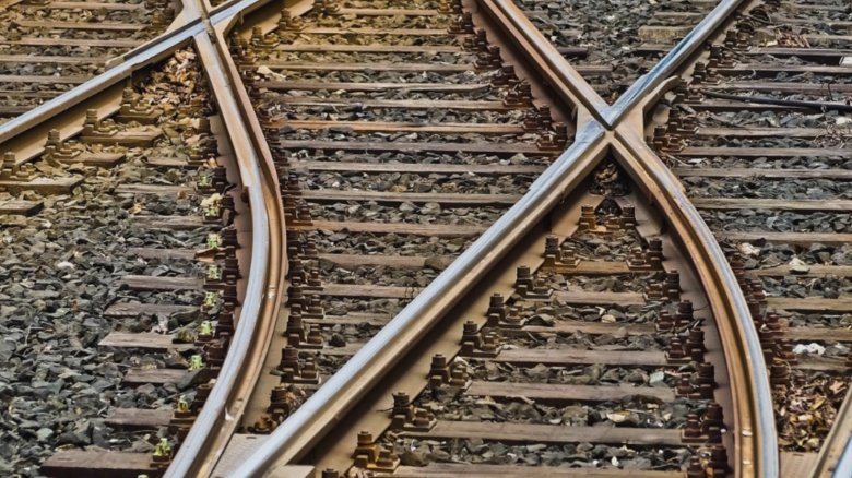 accident cumplit pe calea ferata un om a murit mai multe trenuri blocate si intarzieri in lant 68b45abd2f6d1