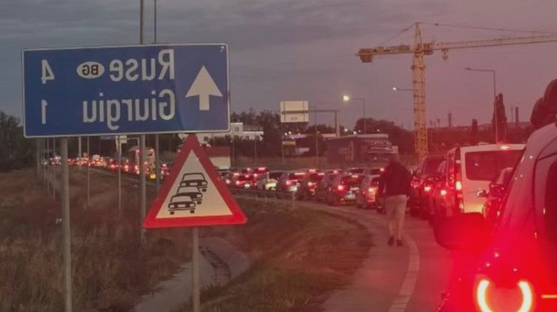 aglomeratie pe podul prieteniei la intrarea in bulgaria cozi kilometrice la primele ore ale diminetii ce rute alternative recomanda centrul infotrafic 68a9613e928fa