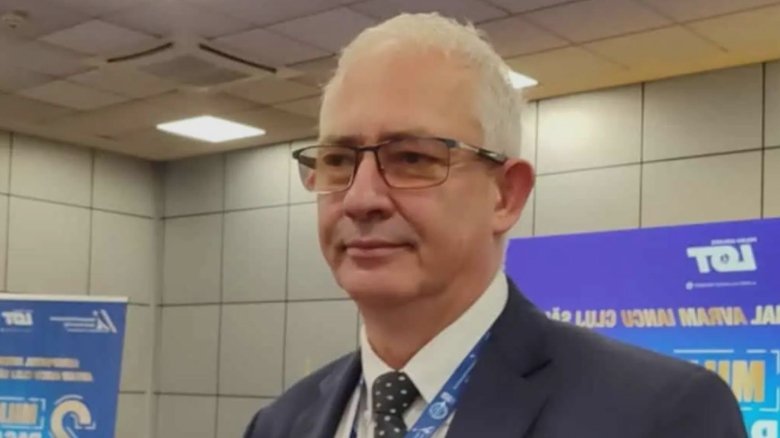 Un titlu emblematic al aviației românești se retrage: David Ciceo, după trei decenii la conducerea aeroportului din Cluj și un sfert de veac la timona Asociației Aeroporturilor din România 1 cade un greu al aviatiei romanesti david ciceo dupa trei decenii la sefia aeroportului cluj si un sfert de secol in fruntea asociatiei aeroporturilor din romania 68af2294d1bb1