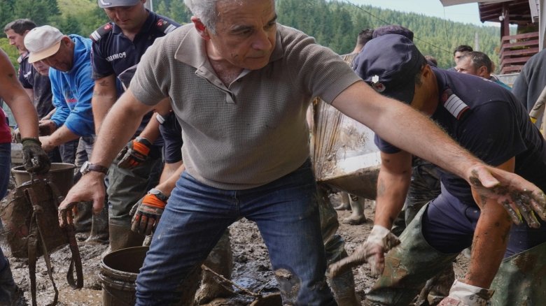 calin georgescu a dat la lopata la brosteni ilie bolojan a venit ca saplece video 68a88e68d1549