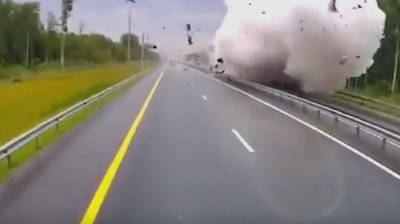 explozie uriasa o cisterna a fost spulberata pe autostrada 68b31d4ec8e72