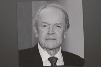 frank price studio chief at columbia twice and universal dies at 95 68acfa502a12c