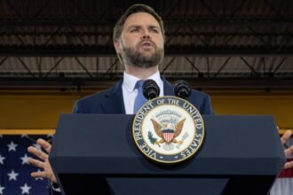 jd vance spune ca este pregatit sa ii ia locul lui trump in caz ca doamne fereste 68b2b0af7e513