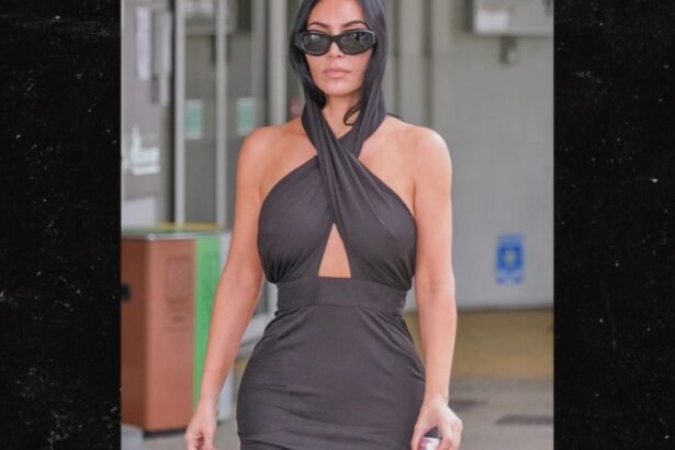 kim kardashian looks smokin as she arrives for venice film festival 68b05b277cd56