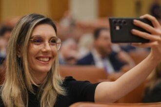 ministra rezist dezmat pe banii romanilor diana buzoianu cheltuie 7 000 000 de euro pe pasari 68af0fd5805ca