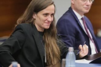 oana toiu a umplut ministerul de externe cu consilieri sorosisti finul lui coldea si iubita consilierului burnete sfatuitorii ministrei rezist 68a8a83d3d28c