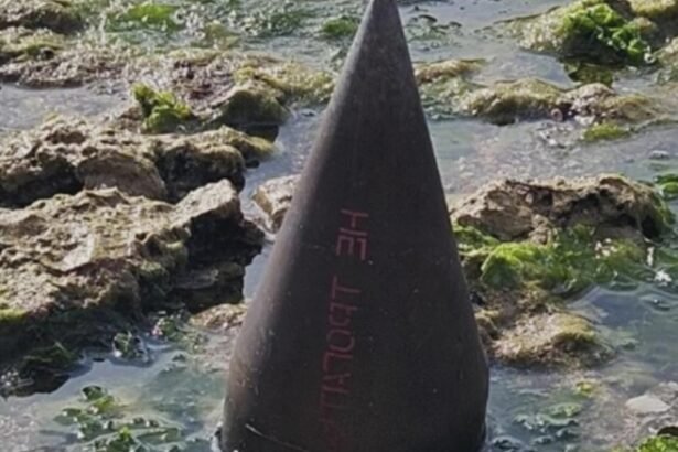 panica pe litoral bucata unei rachete rusesti a aparut pe plaja din 2 mai 68b48c9852624