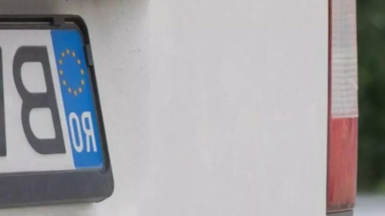 politistii au decis sa ii scuteasca pe soferi de un drum in plus placutele de inmatriculare vor ajunge direct acasa 68b2c23f384e9