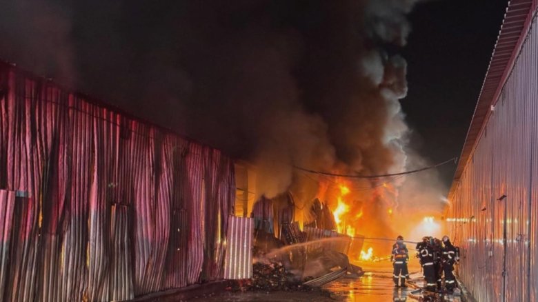 Fumul de la „Dragonul Roșu” afectează grav calitatea aerului din București 1 poluare masiva a aerului in bucuresti din cauza incendiului din dragonul rosu 68aed06a55a98