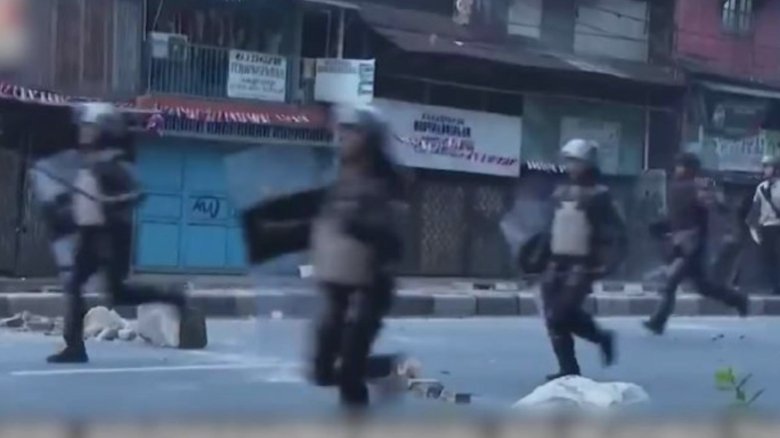 proteste violente oamenii isi cer drepturile salariale 68b453074daa2