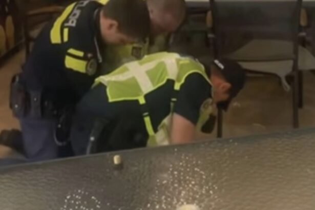 scandal de proportii intr o benzinarie din turda doi barbati au fost incatusati de politisti video 68ab224e1a87f