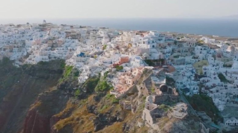 sute de turisti romani abandonati afara agentia a fugit cu banii 68b30db5e624f