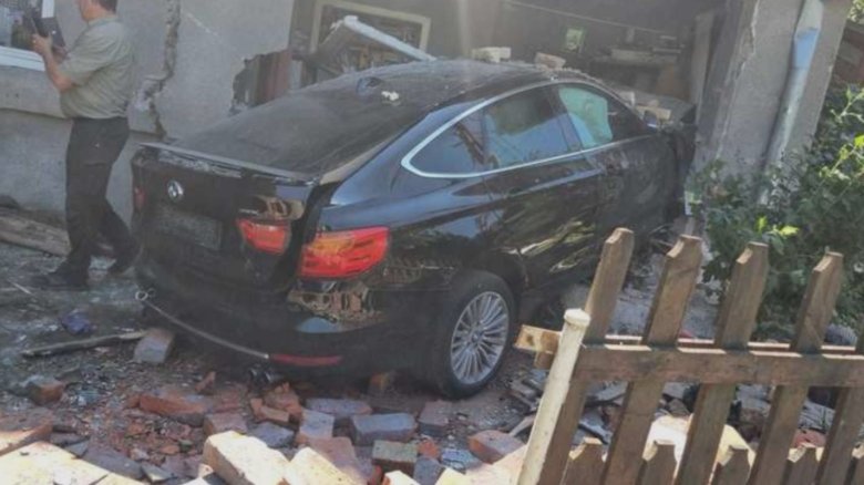accident demn de cascadorii rasului in caras severin un tanar de 18 ani a intrat cu masina intr o casa 68b6f42bb9883