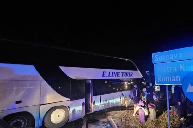 accident grav in bacau in care a fost implicat un autocar patru adulti si un copil au fost raniti 68cfadd0e837b