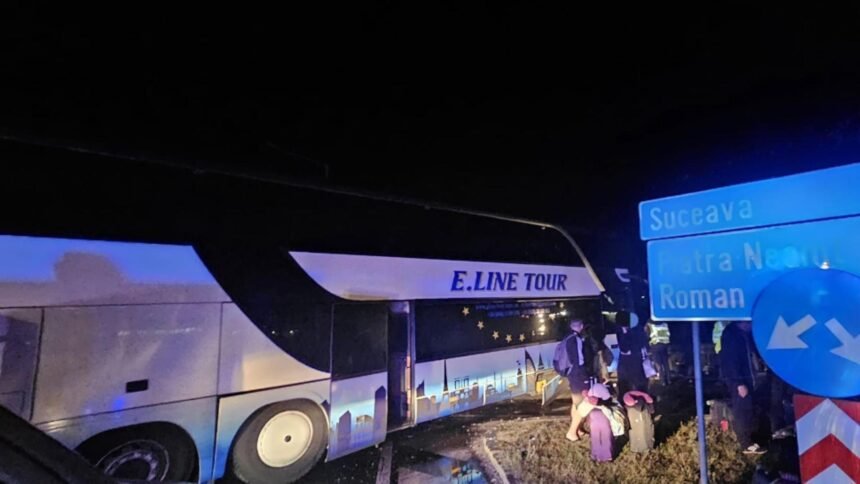 Accident grav în Bacău: cinci persoane, inclusiv un copil, rănite într-o coliziune cu un autocar 1 accident grav in bacau in care a fost implicat un autocar patru adulti si un copil au fost raniti 68cfadd0e837b