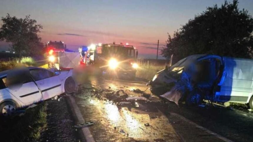 Accident cumplit în Bihor: Trei persoane și-au pierdut viața într-o ciocnire devastatoare cu o dubiță 1 accident infiorator in jud bihor 3 morti dupa un impact violent cu o dubita 68be741b86598