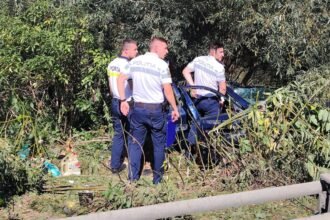 accident rutier mortal doi soti au cazut cu masina intr o rapa dupa ce barbatul a facut infarct la volan 68d2c8dd7adbf