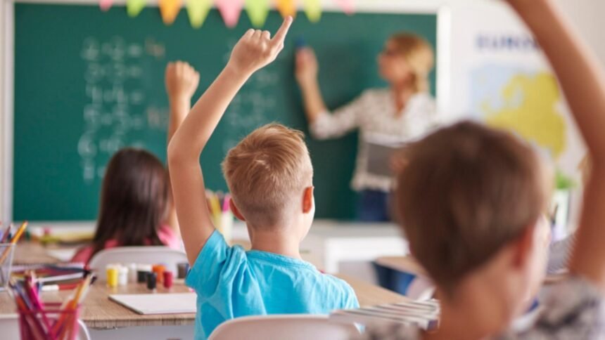 Bolojan își intensifică eforturile pentru o educație de calitate și visează la reforme revoluționare în învățământ 1 bolojan n a terminat cu educatia vrea reforme si mai ample in invatamant 68c9c4f83d25a