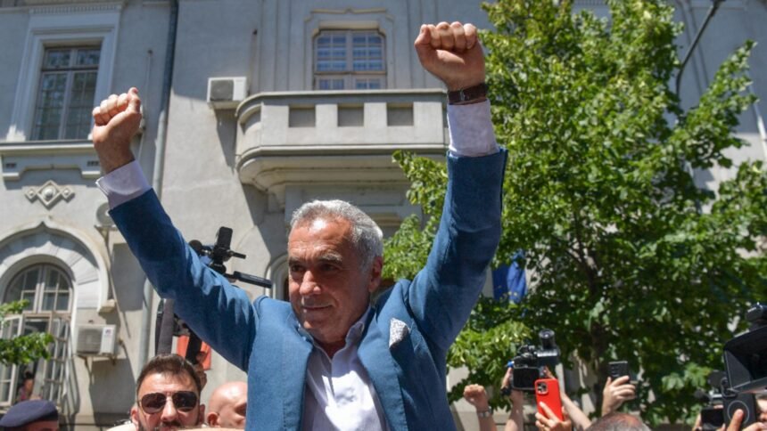 Călin Georgescu prezintă viziunea inovatoare care ar putea transforma destinul coaliției de guvernare: o strategie clar definită pentru viitorul națiunii 1 calin georgescu anuntul care spulbera coalitia de guvernare am solutia prin programul de tara o strategie clara 68dbbc3fef558