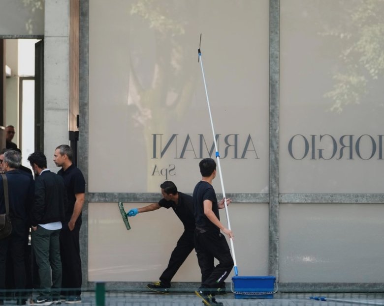 crowds gather outside giorgio armanis milan hq to pay respects before funeral 68bb1593e5a85