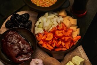 cum sa prepari vegeta acasa este bio fara conservanti sau alti aditivi mixul de legume ideal pentru a potenta gustul ciorbelor sau al altor preparate 68c14f9054436