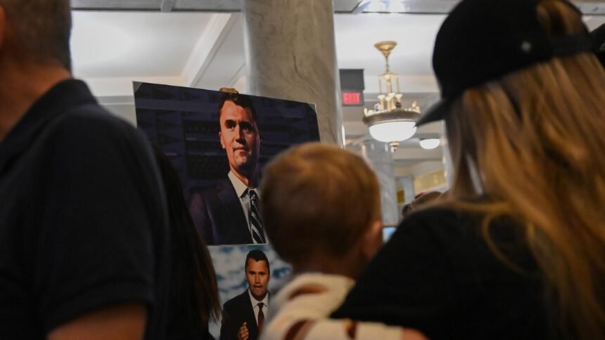 FBI: Noi descoperiri în cazul decesului influencerului Charlie Kirk - arma crimei a fost identificată, dar suspectul se bucură de libertate 1 fbi ancheta in cazul asasinarii influencerul charlie kirk avanseaza arma crimei a fost recuperata suspectul este inca in libertate video 68c2d76940244