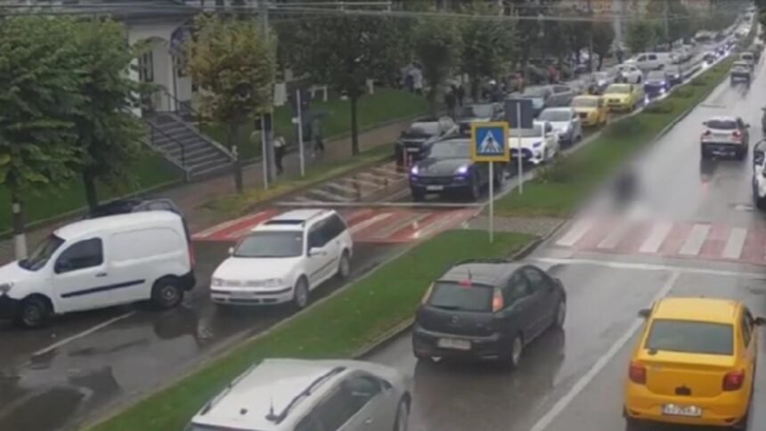 femeie de 70 de ani lovita violent pe trecerea de pietoni in fata unei scoli 68cc07ca36e75