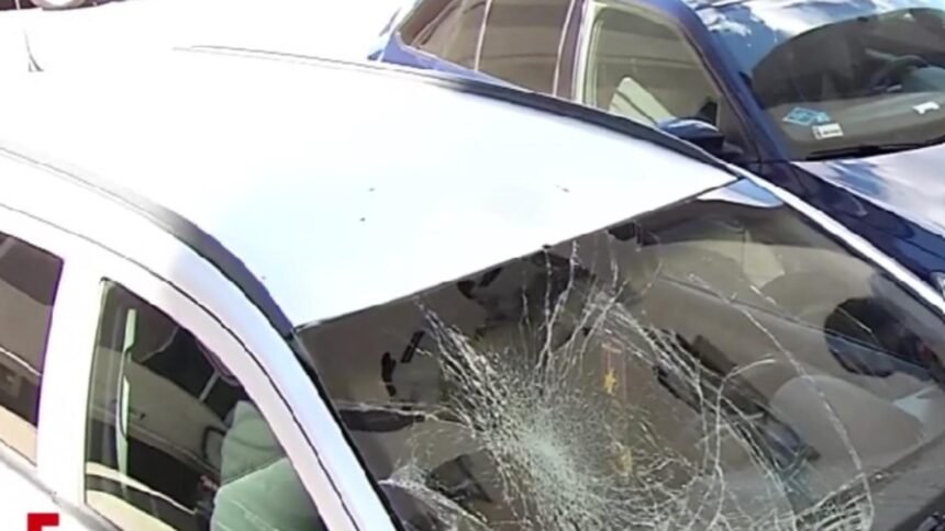 O fetiță de doi ani cade de la etajul patru pe un autoturism, iar proprietarul acestuia declară: „Nu am nevoie de nimic” 1 fetita de doi ani cazuta de la etajul patru pe o masina proprietarul autoturismului nu imi trebuie nimic 68d18538e40dc