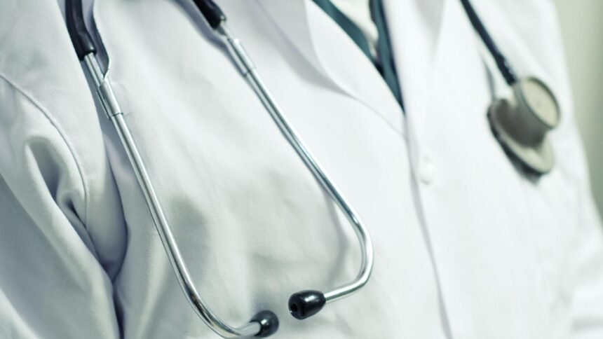 Franța, refugiu pentru medicii de familie români: salarii atractive și locuințe accesibile 1 franta destinatia de aur pentru medicii de familie romani prime de zeci de mii de euro si locuinte gratuite 68c422c859b8c