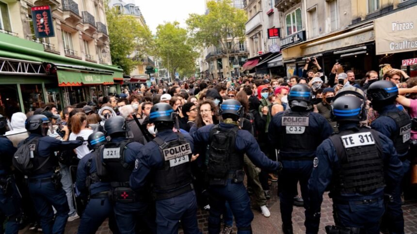franta paralizata din nou de proteste sindicatele au chemat la o zi de greva generala si manifestatii la nivel national 68cbb0a7f220e