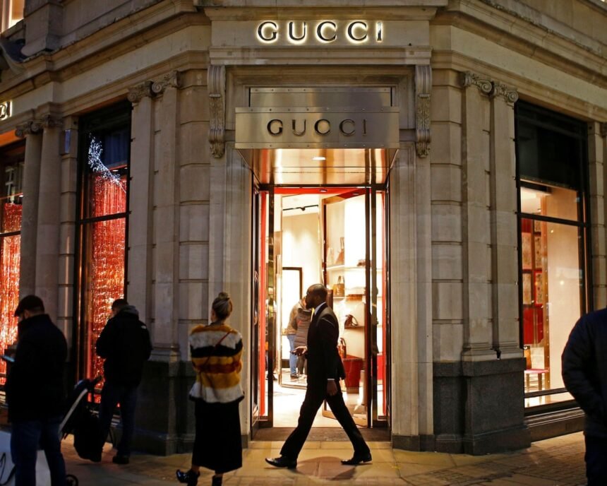 Atac cibernetic: datele personale ale clienților Gucci, Balenciaga și Alexander McQueen compromise de hackeri 1 hackers steal private data of gucci balenciaga and mcqueen customers 68c85e5476b62