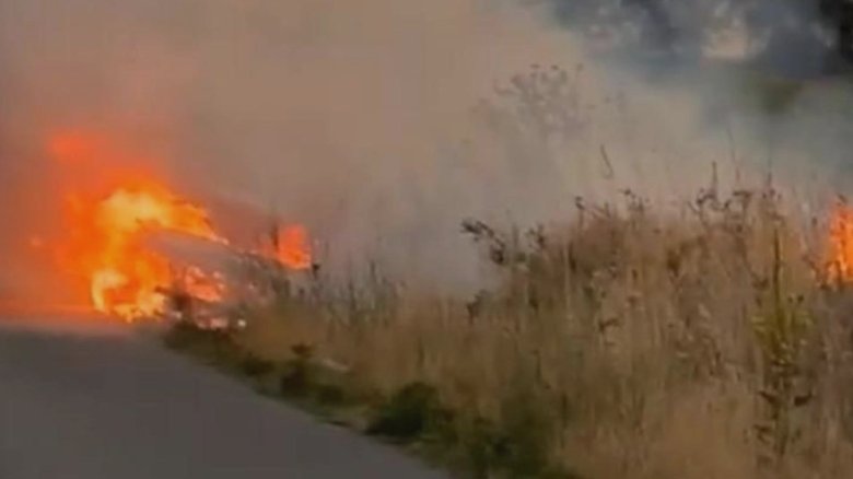 incendiu de proporti in dambovita peste 13 hectare de vegetatie uscata mistuite de flacari 68bb2506649be