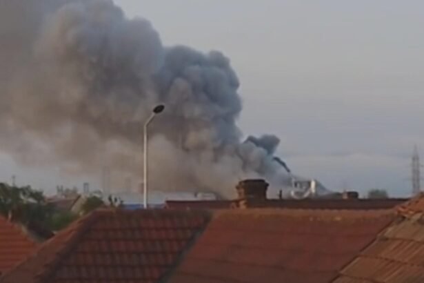 incendiu violent la fabrica de prelucrare a lemnului kronospan sebes mai multe explozii doua persoane ranite planul rosu de interventie activat 68b52e8301270