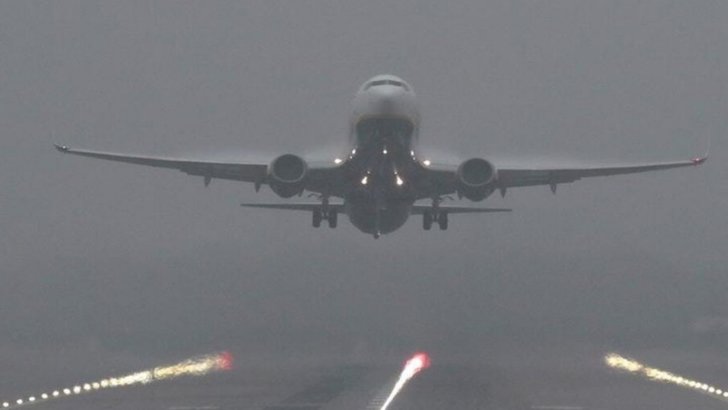 Aeroportul din Cluj, în stare de alertă: un zbor cu sute de pasageri oprit din cauza unui controlor de trafic adormit 1 incident la aeroportul din cluj avion cu sute de pasageri tinut in aer din cauza unui controlor de trafic care a atipit in post 68d23133bbbe8