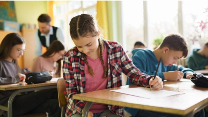 italia interzice telefoanele mobile in toate scolile incepand cu anul scolar 2025 2026 68c48a671f35f