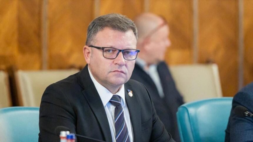 marius budai ii da de gol pe ilie bolojan ce artificiu ar fi folosit ca sa i iasa un deficit bugetar mai mic care s dea bine pe hartie 68dbb55463564