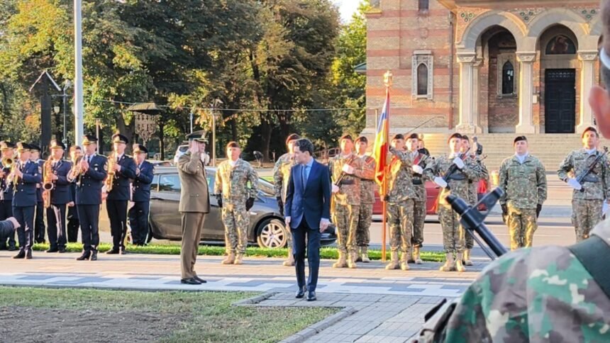 moment stanjenitor pentru presedintele nicusor dan la o ceremonie militara in timisoara seful statului a lasat impresia ca nu stie ce trebuie sa faca video 68db956eb5bb9