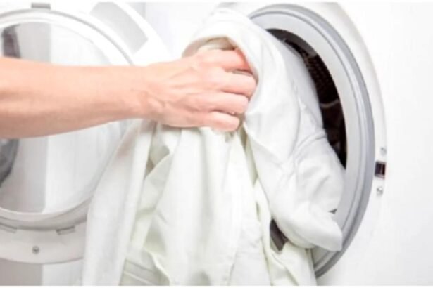 motivul pentru care hainele albe devin gri greseala pe care foarte multi romani o fac 68d3db2ece3a3