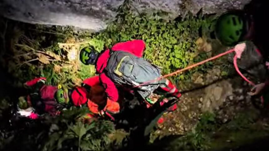 muntii bucegi scena de interventie extrema un turist francez salvat dupa mai bine de 6 ore de cosmar 68ccfa60d5347