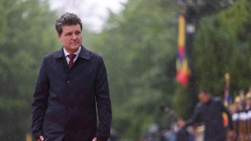 Nicușor Dan susține necesitatea intervențiilor în alegeri, promițând să își expună argumentele și la întâlnirea de la Copenhaga 1 nicusor dan insista cu interferentele in alegeri dar fara dovezi mai mult se duce cu dosarul sa l prezinte si la reuniunea de la copenhaga 68dbf21a319d3