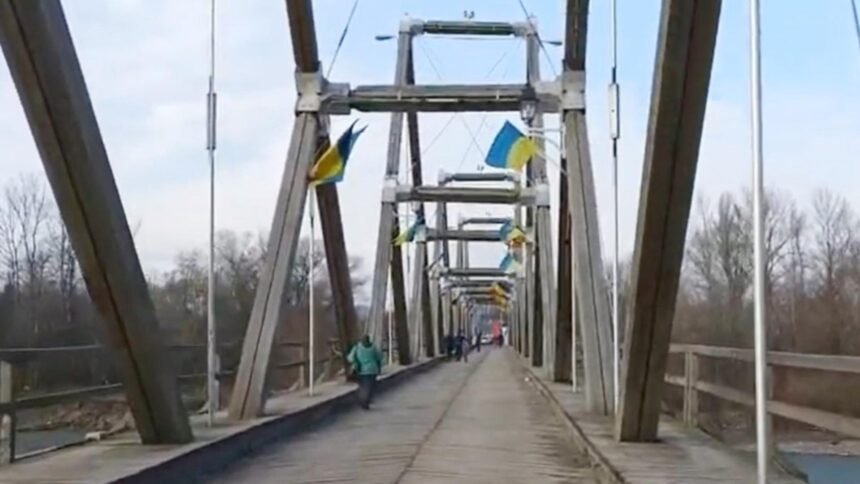 Revitalizarea podului emblematic din Sighetu Marmației: o investiție de milioane pentru legătura România-Ucraina 1 podul vechi peste tisa de la sighetu marmatiei care face legatura intre romania si ucraina intra in reparatii majore investitie de milioane de lei 68d2baac847c2