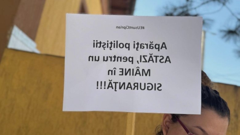 Polițiștii din Tulcea protestează în stradă după o agresiune brutală asupra unui coleg: „Solicităm siguranță și sprijin” 1 protest al politistilor tulceni dupa ce un coleg de al lor a fost snopit in bataie in timpul unei misiuni vrem siguranta vrem implicare foto 68b94497c03b2