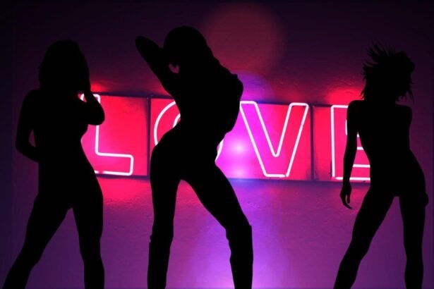 scandal financiar de proportii un inspector fiscal a uitat de job ul sau in timp ce se afla la un control asupra unui club de striptease fetele i au dansat pe gratis 68cbf5c7bd5f9