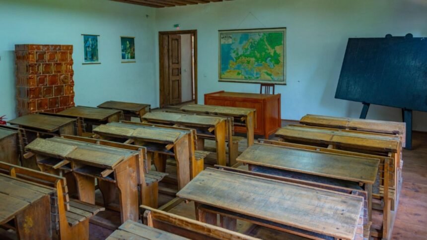 Tensiuni în învățământul vrâncean: o învățătoare a cerut ajutorul poliției din cauza comportamentului problematic al elevilor 1 scandal la o scoala din vrancea o invatatoare a chemat politia coplesita de numarul copiilor cu probleme de comportament 68db781729477