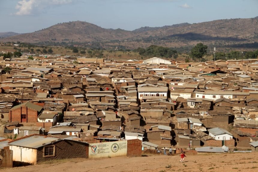 Femeile captive în tabăra de refugiați din Malawi: munca sexuală și abuzul în umbra crizei umanității 1 sex work and abuse the women trapped in malawis growing refugee camp 68cb93cbdb397