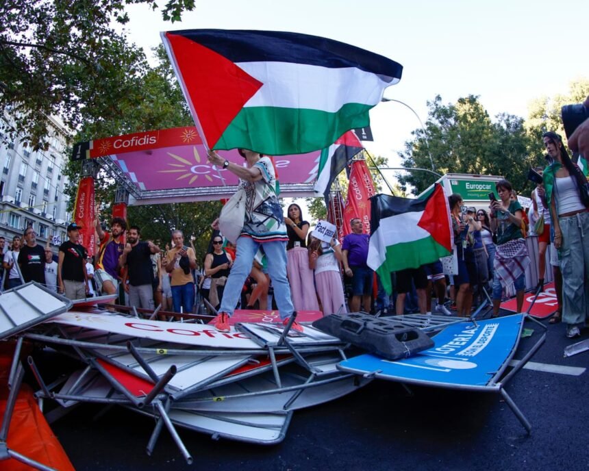 Controverse în jurul premierului spaniol după suspendarea Vuelta a España din cauza manifestațiilor pro-palestiniene 1 spains pm criticised after vuelta a espana race abandoned over pro palestinian protests 68c7db0469c53