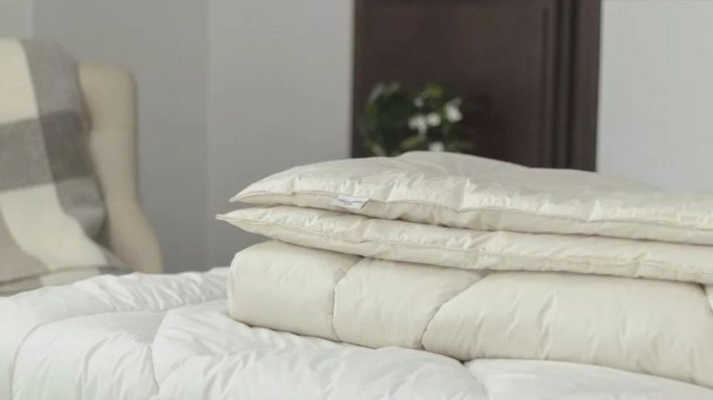 trucul simplu si eficient care iti curata plapuma fara sa depui prea mult efort nu o sa mai ai nevoie de masina de spalat 68b86c0693e9c