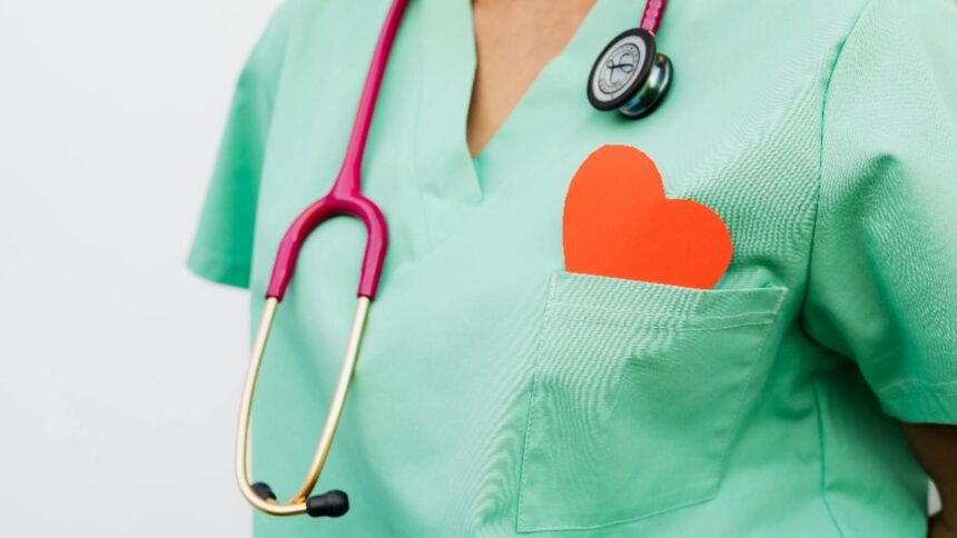 Un cardiolog împărtășește secrete valoroase pentru monitorizarea sănătății tale cardiace 1 un cardiolog a dezvaluit care sunt semnele ca inima are nevoie de un control la doctor 68c8eae407377