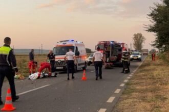 un mort si 3 raniti dupa ce o masina de politie a intrat intr o caruta in judetul galati 68bfce4ebec75